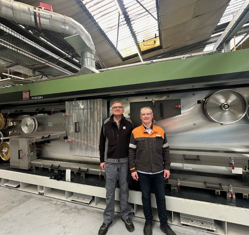 Stefan Nixdorf (Director of Engineering, Niehoff Group) and Dominique Potel (Engineering Project Manager, Nexans) in front of the new rod breakdown line in Lens